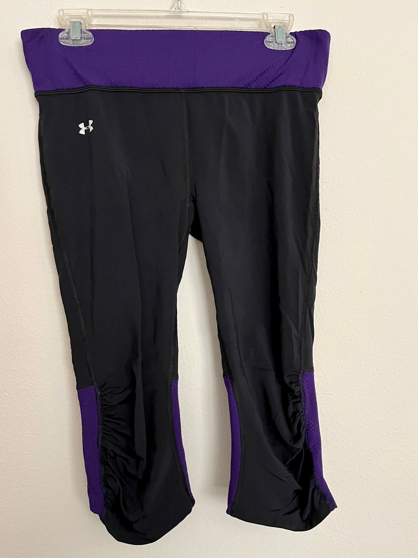 Under Armour Capri Leggings, Size Medium - Tales from the Tangle