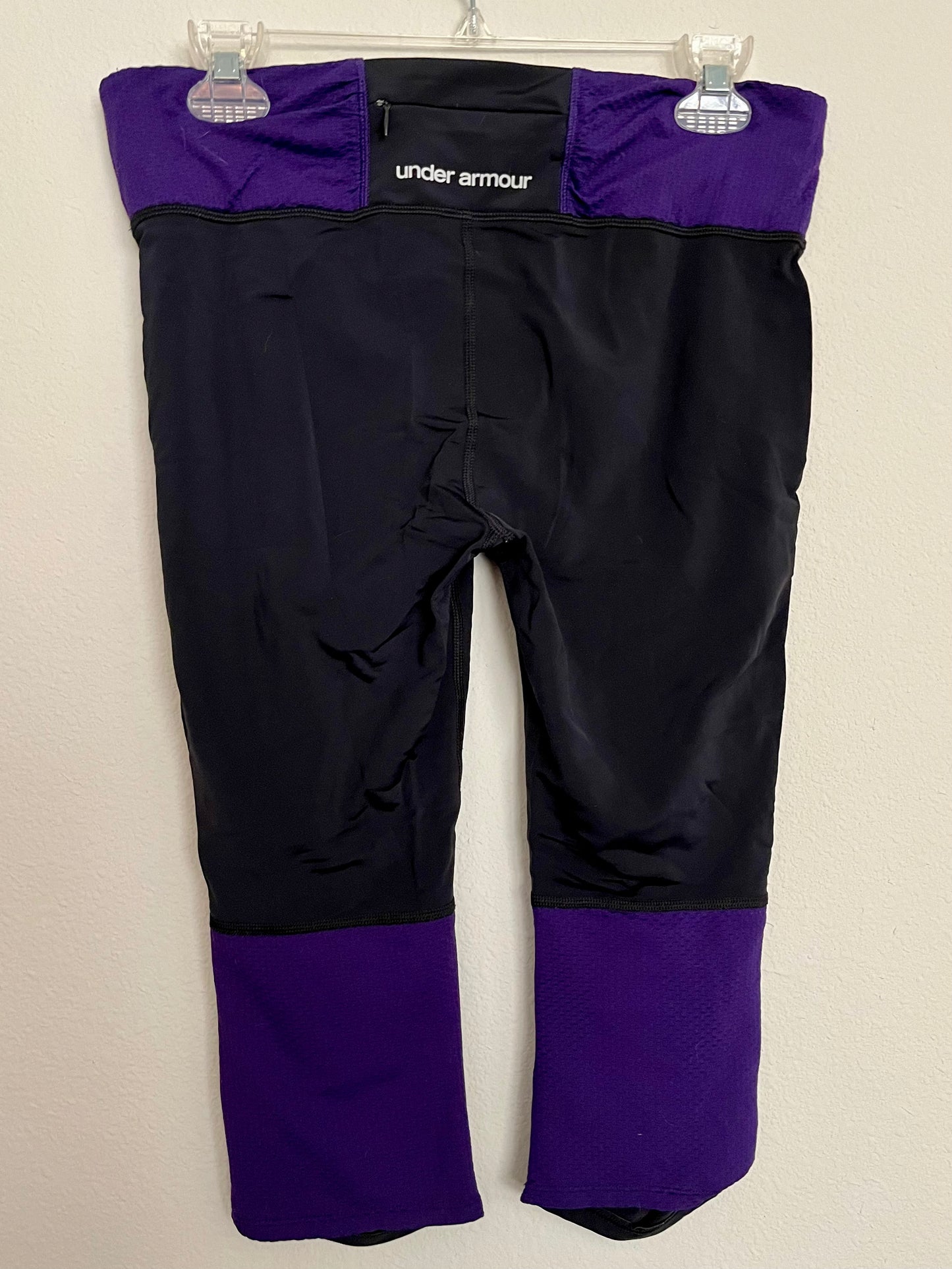 Under Armour Capri Leggings, Size Medium - Tales from the Tangle