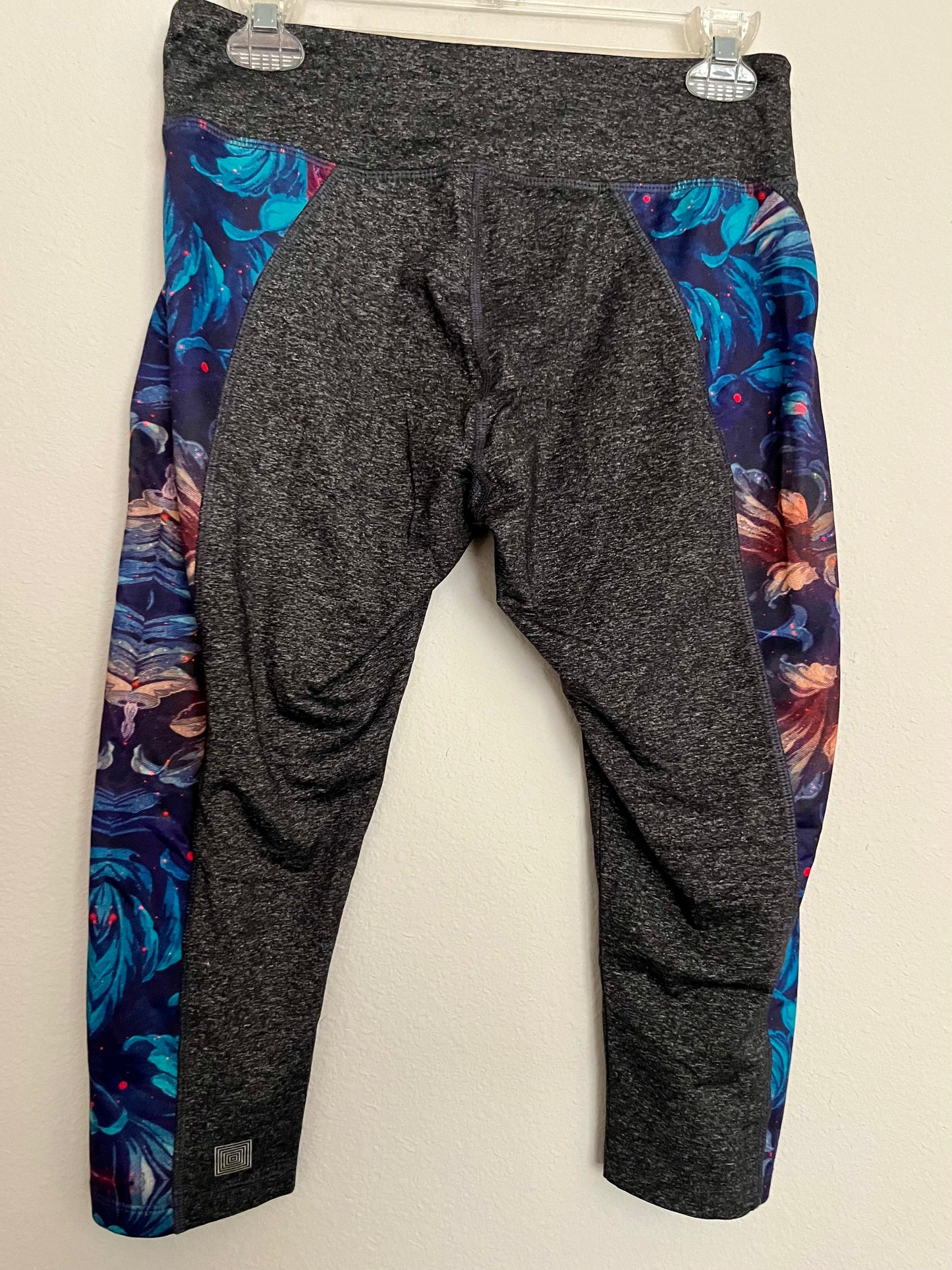 LulaRoe Capri Leggings, Size Medium - Tales from the Tangle