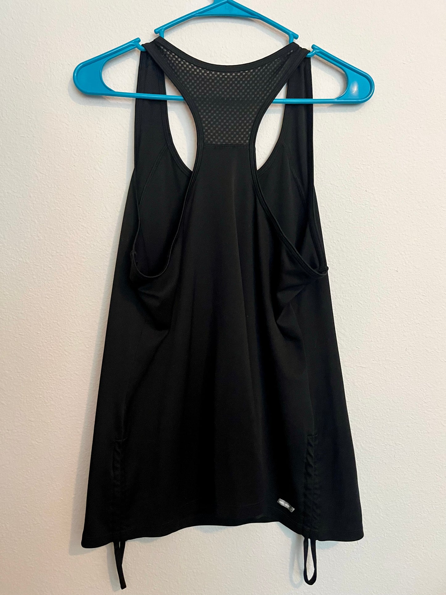 Danskin Athletic Top, Size Medium - Tales from the Tangle