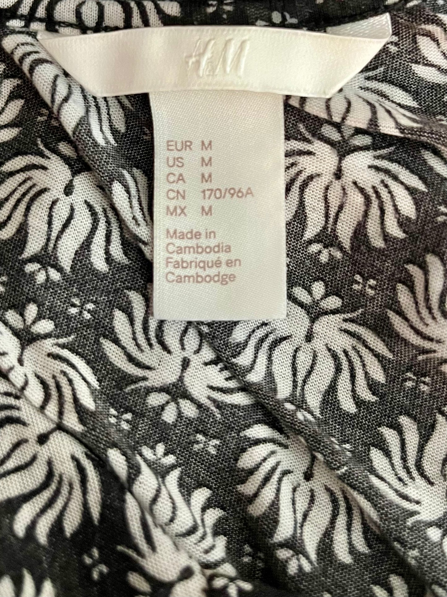 H&M Tank Top, Size Medium - Tales from the Tangle