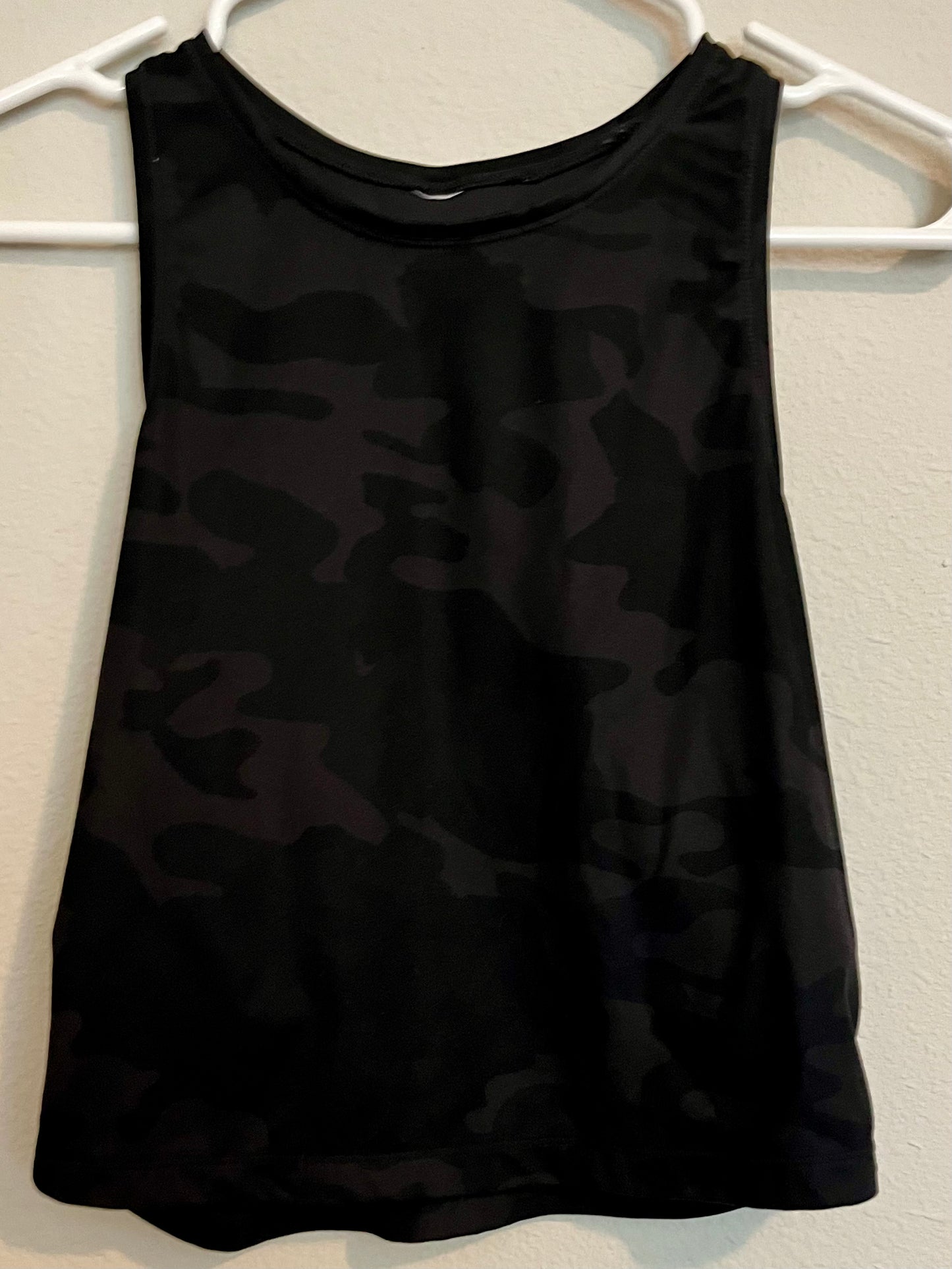 Danskin Now Athletic Crop Top, Size Medium - Tales from the Tangle