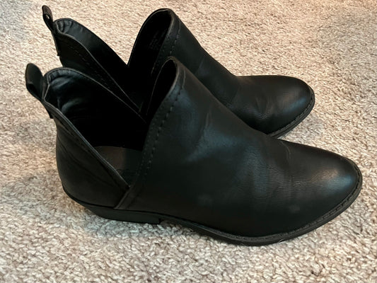 Black Ankle Boots- Size 7 1/2 - Tales from the Tangle