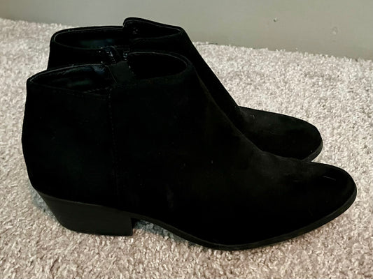 Unr8ed Black Zip Up Ankle Boots- Size 7 1/2 - Tales from the Tangle