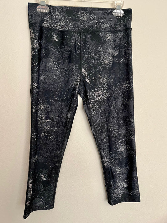 Under Armour Capri Leggings, Size Medium - Tales from the Tangle