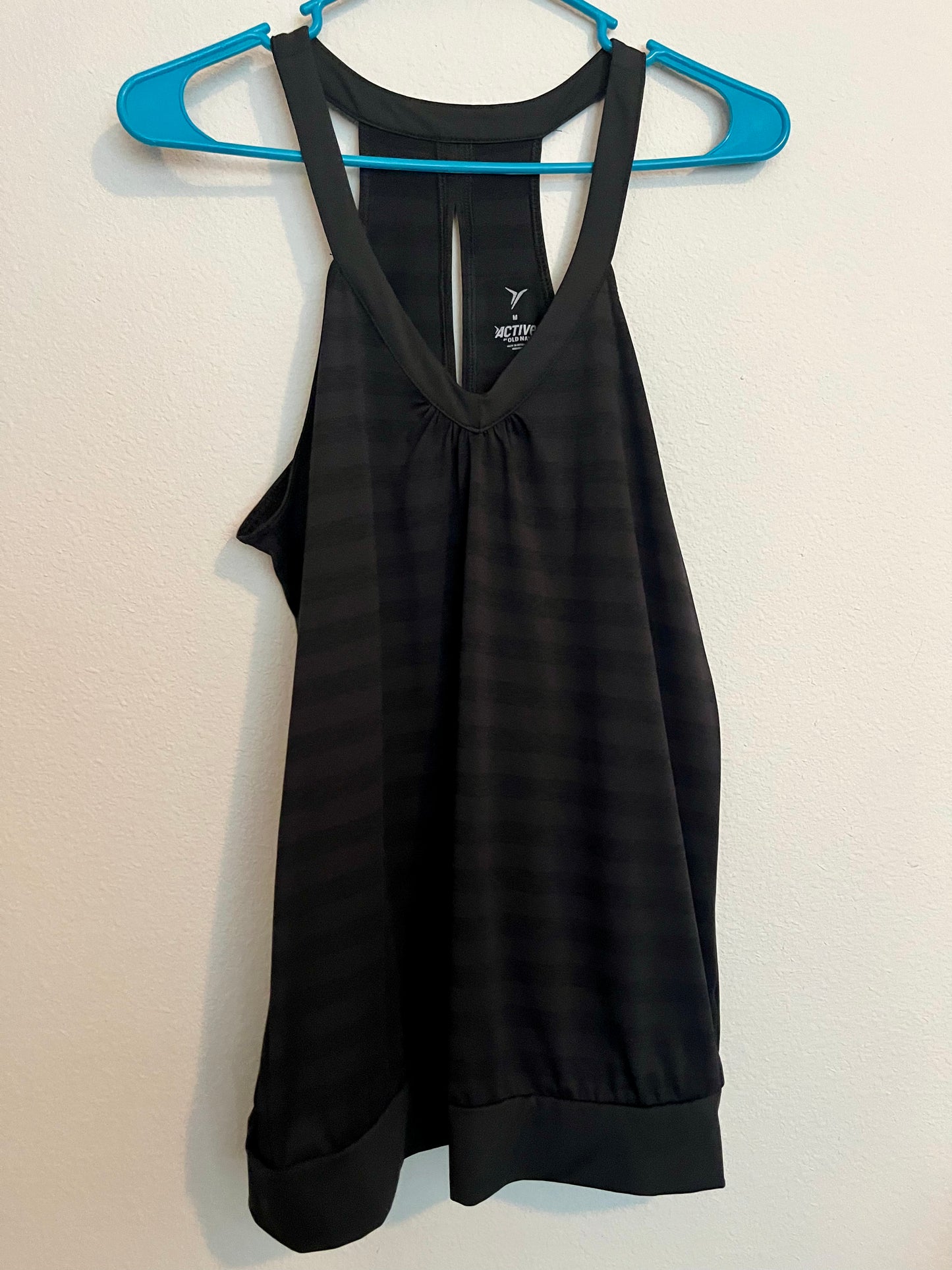 Old Navy Active Athletic Top, Size Medium - Tales from the Tangle