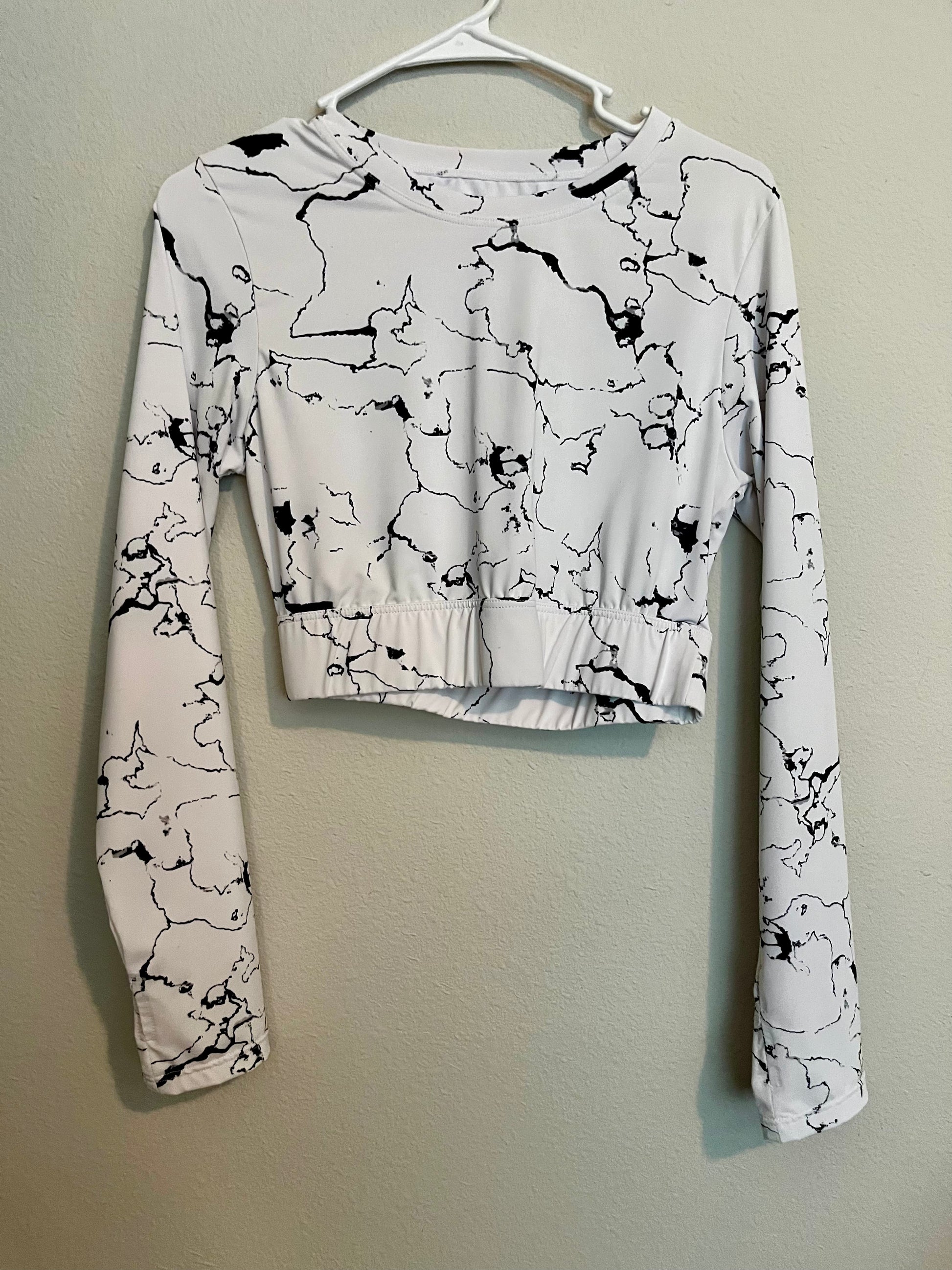 Shein Long Sleeved Crop Top- Size Large - Tales from the Tangle