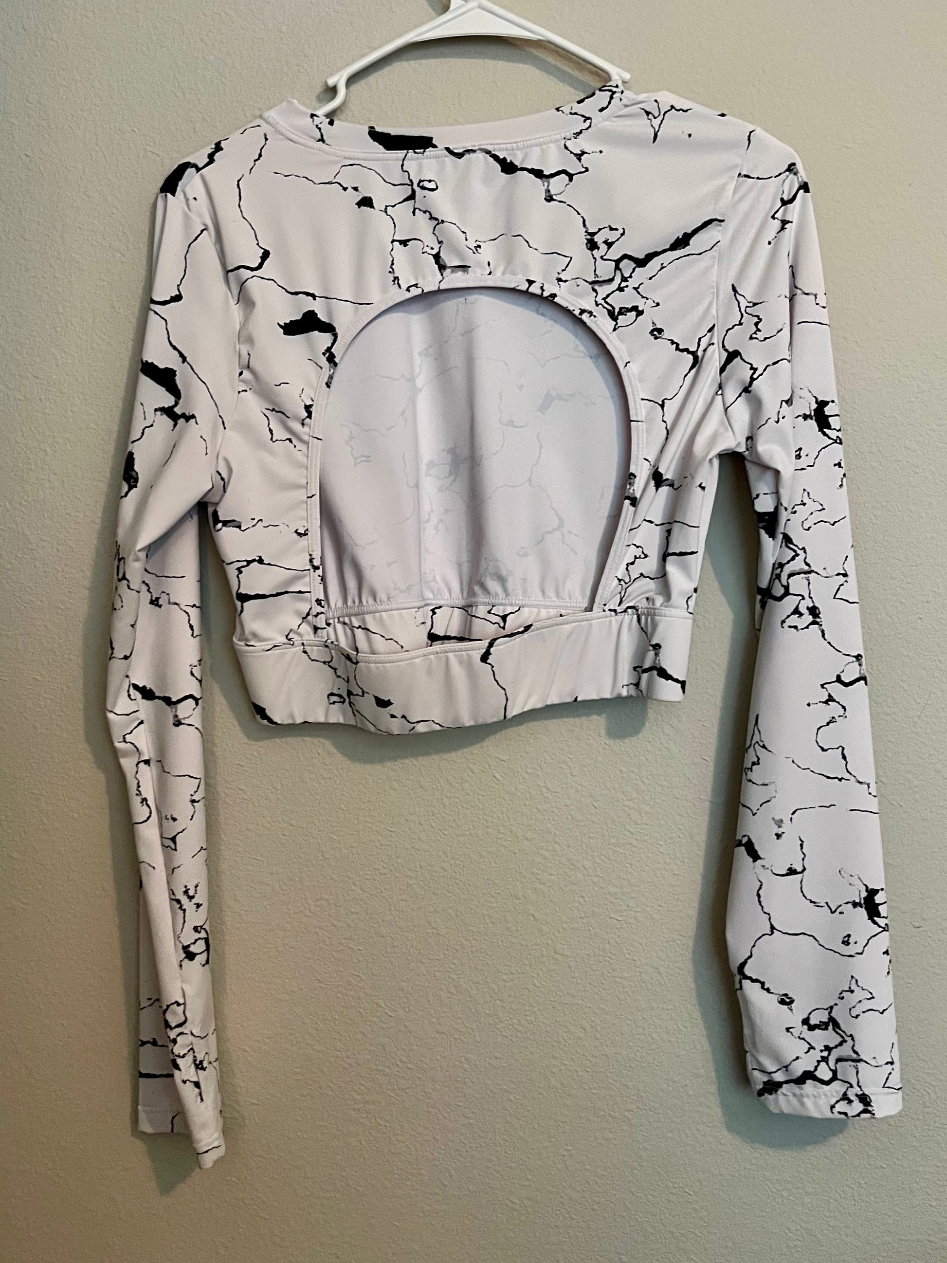 Shein Long Sleeved Crop Top- Size Large - Tales from the Tangle